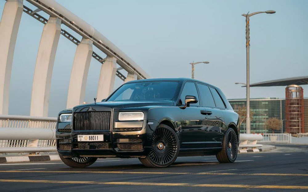 black_rolls-royce-cullinan-black-badge_2020_5457_main_af0cb90c452bba44a7b6e6f3de4ac461